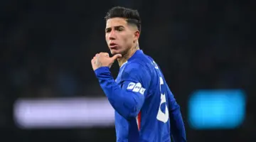 مزيد من الفوضى في تشيلسي! لاعبو إنزو فرنانديز يطلبون من ليام روزنيور رفع الإيقاف التأديبي قبل المواجهة الحاسمة أمام مانشستر سيتي