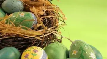 من “الرخامي” إلى “الذهبي”: أجدد صيحات ديكور بيض الربيع