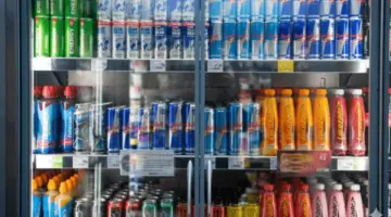منع بيع مشروبات الطاقة للأطفال وتقييد تداولها في المدارس