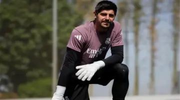 موقف تيبو كورتوا من خوض مواجهة برشلونة في الدوري الإسباني