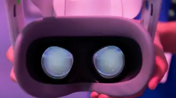 ميتا تزيد أسعار نظارات الواقع الافتراضي Quest 3 و3S عالميا