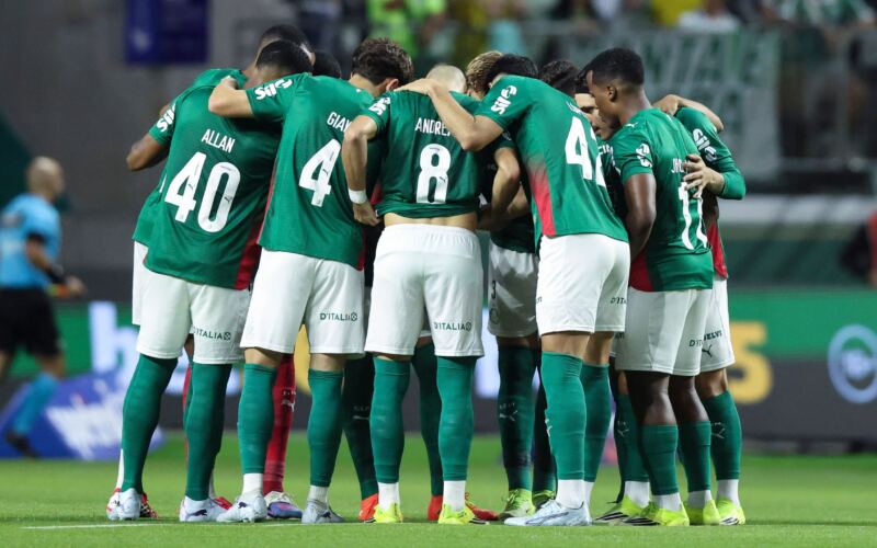 نادي بالميراس يؤكد رفضه لعروض بقيمة 25 مليون يورو للاعب البالغ من العمر 16 عامًا والذي يُقارن بفينيسوس جونيور، في الوقت الذي يتواصل فيه أرسنال وتشيلسي وليفربول ومانشستر سيتي مع وكيل أعماله.