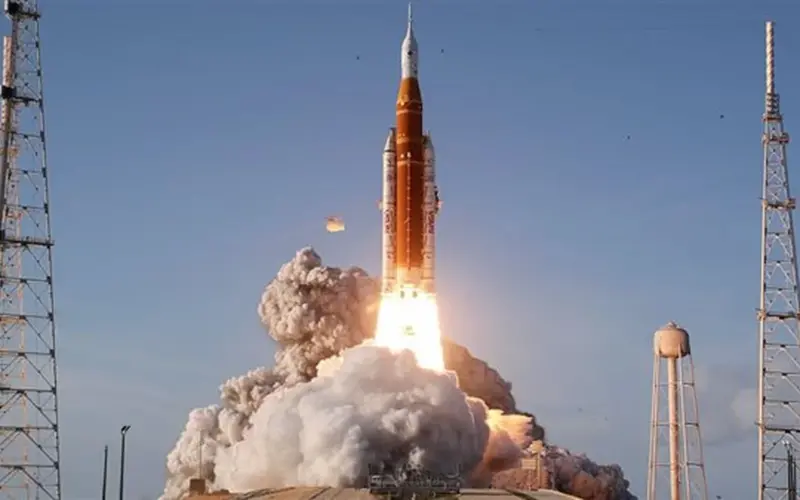 نجاح مهمة «أرتميس 2».. عودة أول رحلة مأهولة للقمر منذ نصف قرن بهبوط آمن في المحيط الهادئ