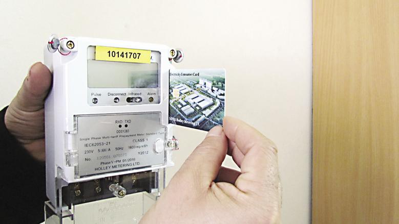 نصيحة تحمي من انقطاع الكهرباء المفاجئ والفواتير غير المتوقعة.. اشحن في هذا التوقيت   شحن كارت الكهرباء أول الشهر يساعد في تغطية الرسوم الثابتة، وتفادي تراكم الديون، وضمان استقرار الخدمة، واكتشاف أي أعطال مبكراً، ما يوفر على المستخدمين مشكلات الانقطاع المفاجئ.