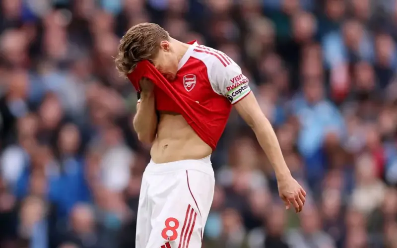 نكسة أرتيتا والموسم الصفري.. آرسنال يفقد صوابه في ساعة الحسم