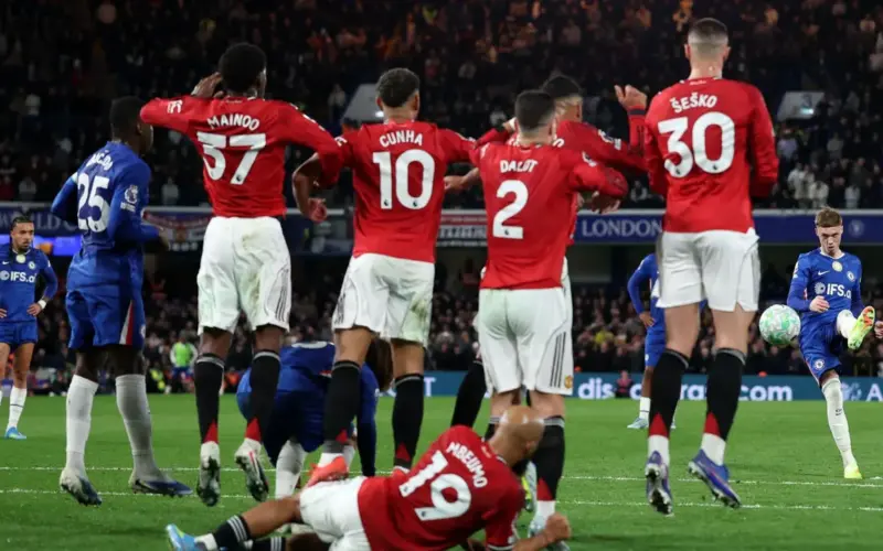 وسط منافسة برشلونة والسيتي.. عرض بـ40 مليون من يونايتد لضم موهبة عمرها 16 عامًا!