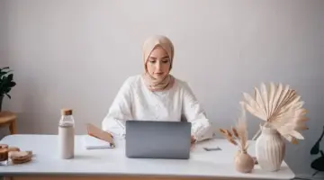 يبدأ غداً.. كيف ينظم القانون حقوقك في حالة العمل من البيت؟