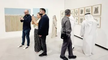 20 فناناً يرسمون «تحت السماء ذاتها»