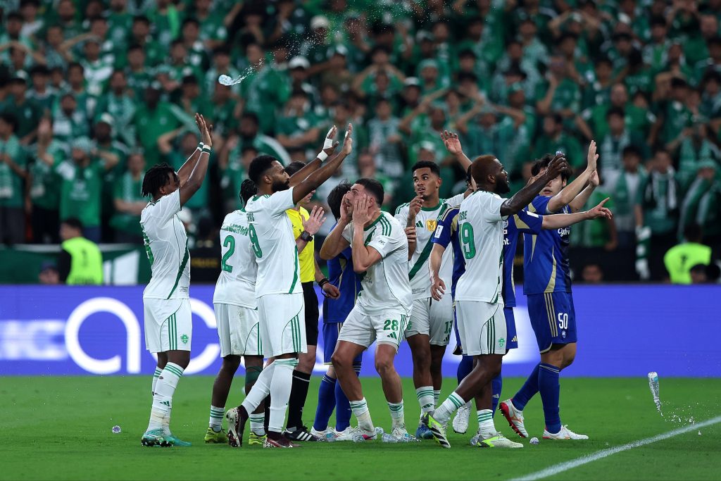 بسبب بند مُكلف.. الأهلي يمدد إعارة ظهيره الدولي ويؤجل الشراء