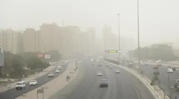 «الأرصاد الكويتية»: رياح مغبرة تخفض الرؤية لأقل من 1000 متر وفرصة أمطار
