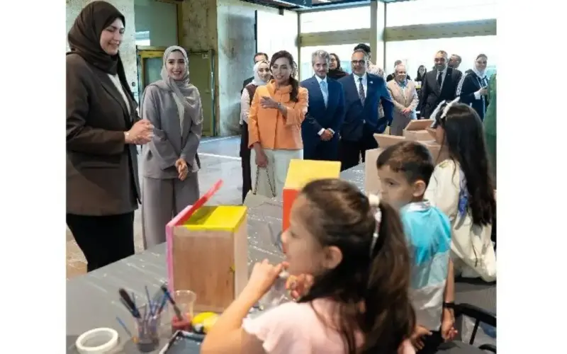 «مؤسسة كلمات» تهدي أطفال الجالية العربية في بولندا مكتبة متنقلة لتعزيز القراءة والهوية
