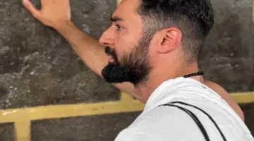 أحمد حاتم يعلن إصابته بعد أداء مناسك الحج