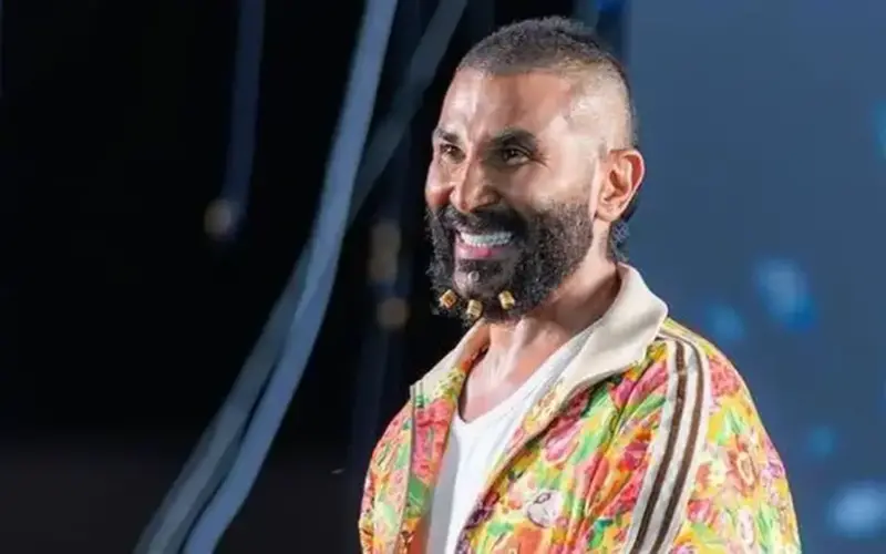 إطلالة أحمد سعد بـ”نيو لوك” في الغردقة تقلب مواقع التواصل