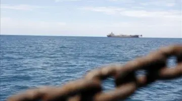 إنقاذ سفينة بضائع من الغرق في ميناء سقطرى بعد تعرضها لأضرار فنية