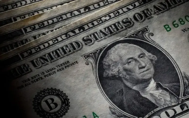 استقرار سعر الدولار أمام الجنيه بمنتصف تعاملات اليوم الأحد 31 مايو 2026