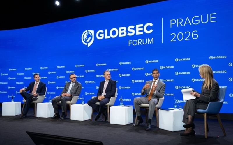الإمارات تعرض في براغ تجربتها الناجحة لتخطي التحديات على تجارتها الخارجية الناجمة عن الأزمة التي تمر بها المنطقة