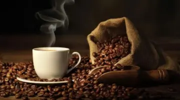 البن يفقد «هدوءه».. قفزة في الأسعار مع تفاقم أزمة الشحن والدولار
