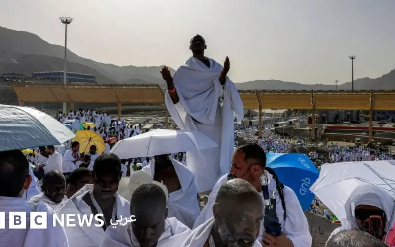 الحج: الحجاج يتوافدون إلى صعيد عرفات لأداء “الركن الأعظم”