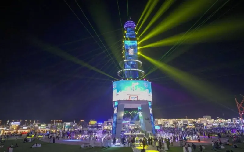 العيد في الإمارات .. شوارع متلألئة وأسواق تنبض بالحياة