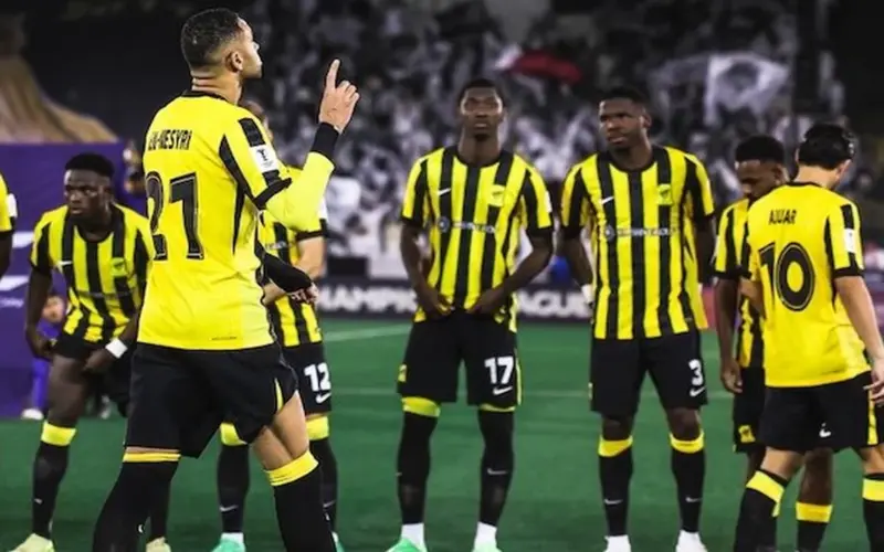 القنوات الناقلة لمباراة الشباب والاتحاد اليوم في دوري روشن السعودي 2025-2026 وموعد اللقاء