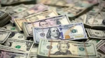 الين الياباني يهبط والدولار الأمريكي يستقر