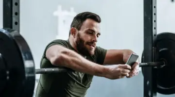 انسَ Whoop وApple وGarmin والبقية – حين يتعلق الأمر برفع الأثقال، لم أجد حلاً أفضل من جدول البيانات