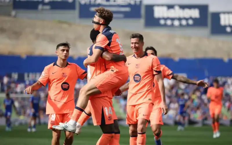 تشكيلة برشلونة لمواجهة أوساسونا في الدوري الإسباني.. موقف رافينها