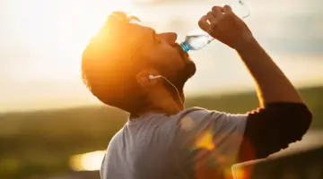 تصل الحرارة لـ44.. 10 نصائح للحفاظ على رطوبة جسمك