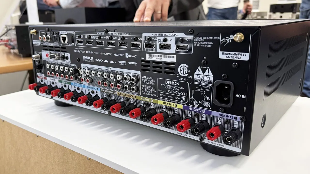 تقدم Denon جهازي استقبال Dolby Atmos AV جديدين يستهدفان المسارح المنزلية بأسعار معقولة – سمعتهما في غرفة الاستماع المرجعية للشركة في اليابان