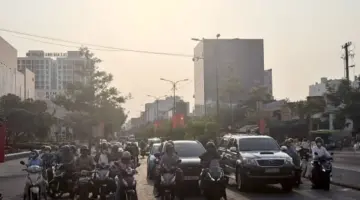 توقعات الطقس في مدينة هو تشي منه ليوم 26 مايو: طقس حار ومشمس خلال النهار، مع تحول الأمطار إلى الليل.