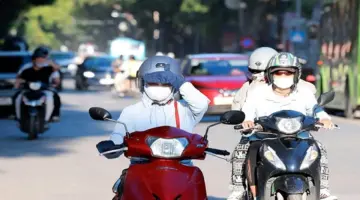 توقعات الطقس ليوم 26 مايو: ستشهد مناطق شمال ووسط فيتنام موجة حر شديدة بشكل استثنائي، حيث ستتجاوز درجات الحرارة 40 درجة مئوية في بعض المناطق.