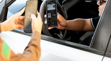 جريدة الرياض | وزارة الداخلية تخاطب العالم من الهاتف المحمول