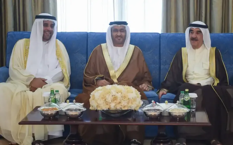 حاكم أم القيوين يتقبل تهاني الشيوخ والمسؤولين والمواطنين بالعيد