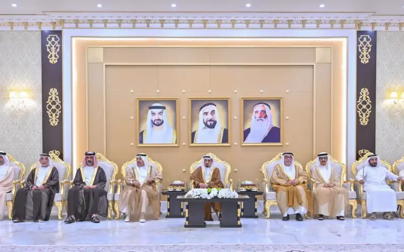 حاكم عجمان وولي عهده يواصلان استقبال المهنئين بعيد الأضحى المبارك