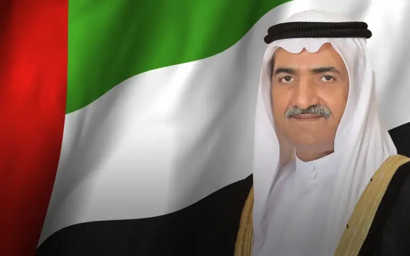 حمد الشرقي يؤدي صلاة عيد الأضحى في جامع الشيخ زايد بالفجيرة