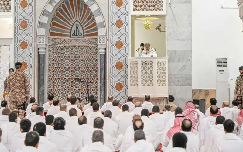 خطبة عرفة: الحج عبادة لا ساحة للشعارات السياسية