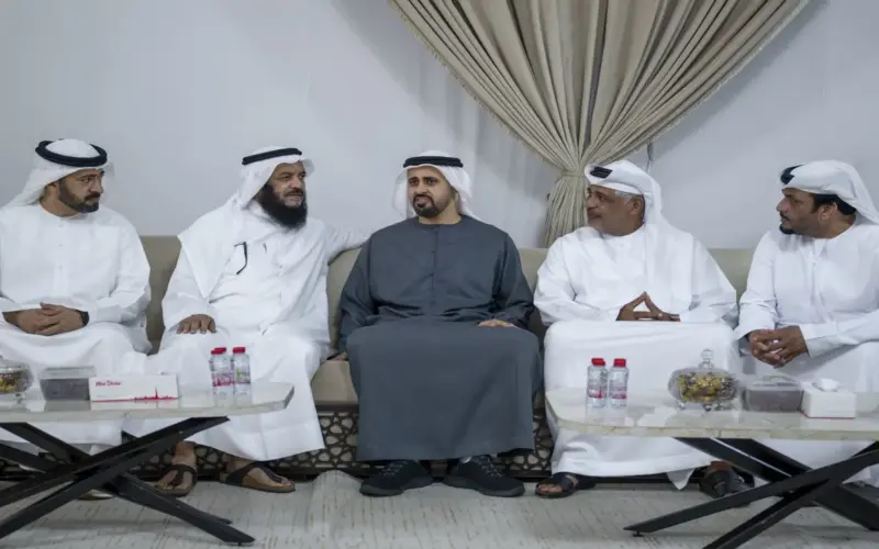 ذياب بن محمد بن زايد يقدِّم واجب العزاء في وفاة والدة الشهيد سعيد أحمد المري
