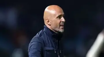 رد حاسم من «شوبير» بشأن مفاوضات الأهلي مع مدربي صن داونز والجيش الملكي