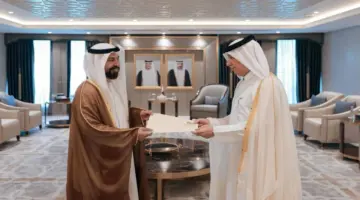 سفير الإمارات يقدّم نسخة من أوراق اعتماده إلى وزير الدولة للشؤون الخارجية في قطر