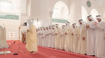 سلطان القاسمي يؤدي صلاة عيد الأضحى المبارك في مسجد الشارقة