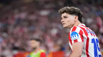 سيميوني يزيد التكهنات بشأن مستقبل ألفاريز مع أتلتيكو مدريد