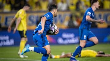 سيناريو جنوني.. الهلال يصعق النصر ورونالدو في الوقت القاتل ويؤجل حسم الدوري السعودي                                صعق الهلال نظيره النصر بهدف في الوقت القاتل ليؤجل تتويجه بلقب الدوري السعودي بشكل رسمي.                الثلاثاء، 12 مايو 2026 – 23:16