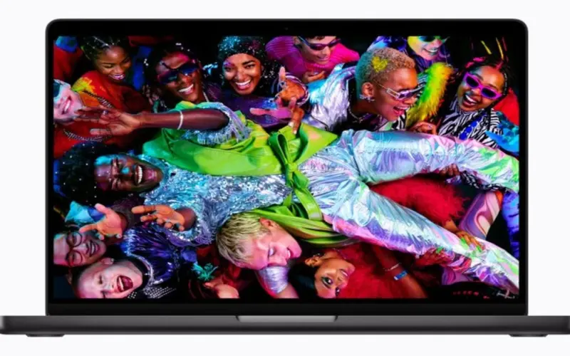 شاشات OLED الخاصة بـMacBook Pro تدخل مرحلة الإنتاج الضخم الشهر المقبل استعدادًا للإطلاق المرتقب