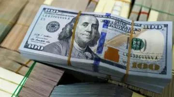 ضغوط الجيوسياسة وتراجع التدفقات تقود تقلبات الجنيه وتوقعات بصعود الدولار