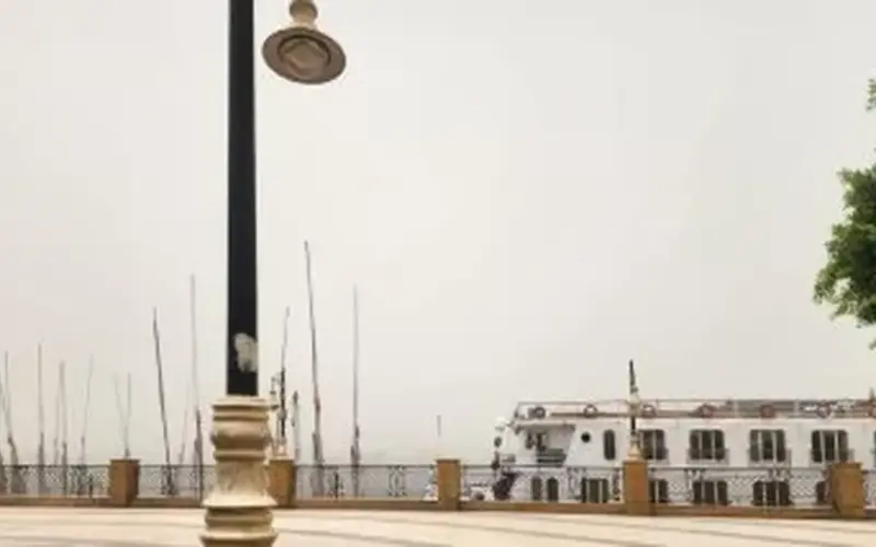 طريق الكباش ومعبد الأقصر.. شاهد عاصفة ترابية تغطي سماء المحافظة