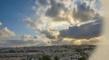 طقس فلسطين: انخفاض ملموس على درجات الحرارة اليوم مع أجواء غائمة وفرصة ضعيفة لأمطار خفيفة