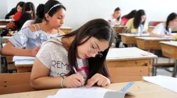 طلاب ثانية ثانوي بالجيزة: امتحان العربي سهل لكن النصوص صعبة