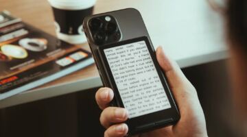 ظهر قارئ الكتب الإلكترونية واسع الانتشار هذا من العدم، ولا يمكن لعشاق الكتب الاكتفاء منه – لكنه “قد يدق أجراس الإنذار” لشركة أمازون لأنه يتفوق في الأداء على Kindle Colorsoft في مخططات بائعي التجزئة