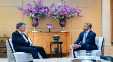 عبدالله بن زايد ومستشار الأمن الوطني البريطاني يبحثان التطورات الإقليمية
