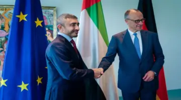 عبدالله بن زايد يلتقي المستشار الألماني في برلين